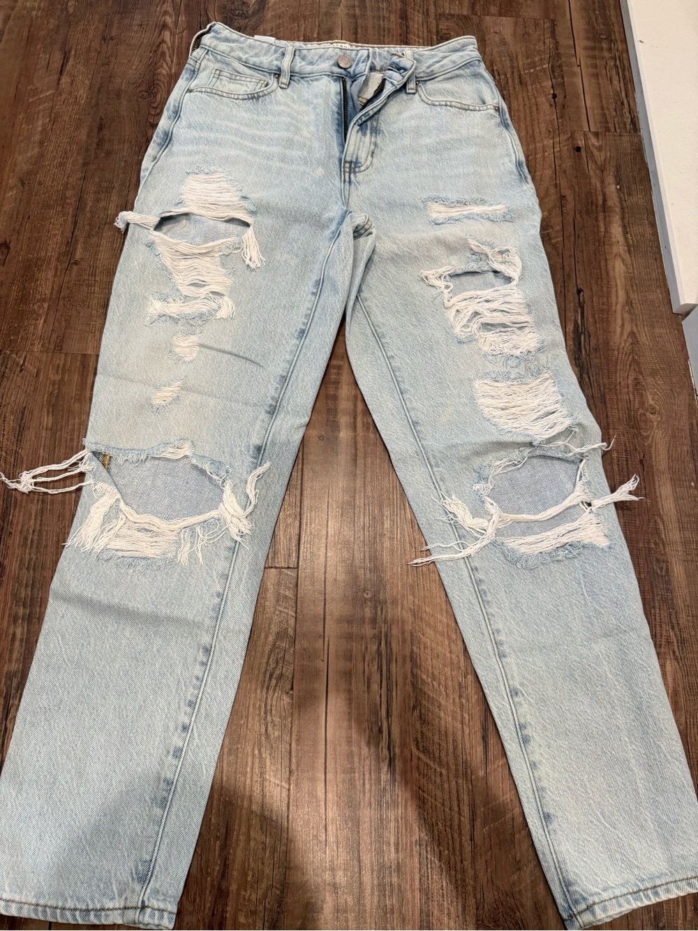 PacSun Light Wash Ripped Boyfriend Jeans